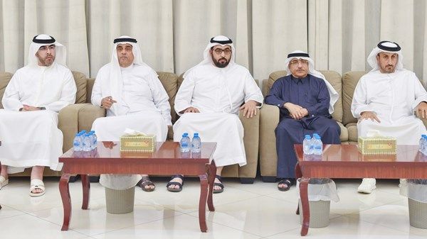 ولي عهد أم القيوين يقدم واجب العزاء في وفاة الشيخ إبراهيم المعلا