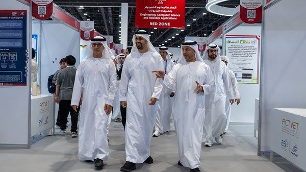 ذياب بن محمد بن زايد يشهد حفل تخريج المتفوقين في دفعة مركز أبوظبي للتعليم والتدريب التقني والمهني لعام 2025