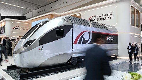 من أبوظبي.. العالم ينطلق نحو أنظمة نقل أكثر أماناً واستدامة