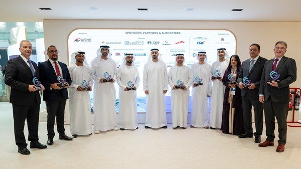 ذياب بن محمد بن زايد يقوم بجولة تفقدية في «جلوبال ريل 2025»
