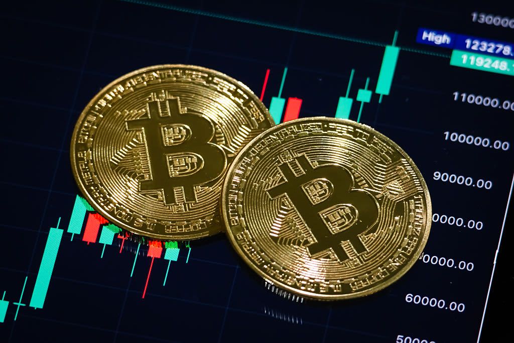 سعر البيتكوين قد يشهد ارتفاع كبير نهاية نوفمبر اذا استمر ارتباطه بالذهب