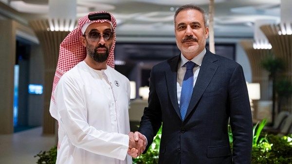 طحنون بن زايد يلتقي وزير خارجية تركيا