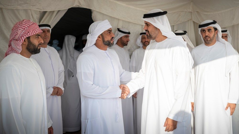 ذياب بن محمد بن زايد يقدم واجب العزاء في وفاة والد الشهيد علي حسن الشحي