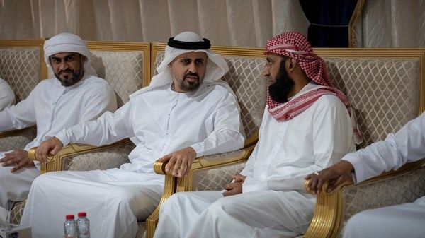 ذياب بن محمد بن زايد يقدم واجب العزاء في وفاة والد الشهيد علي حسن الشحي