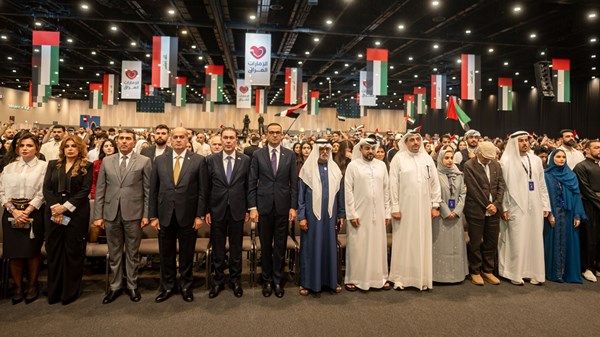 نهيان بن مبارك يشارك أبناء الجالية العراقية الاحتفال بموروثهم الحضاري والثقافي