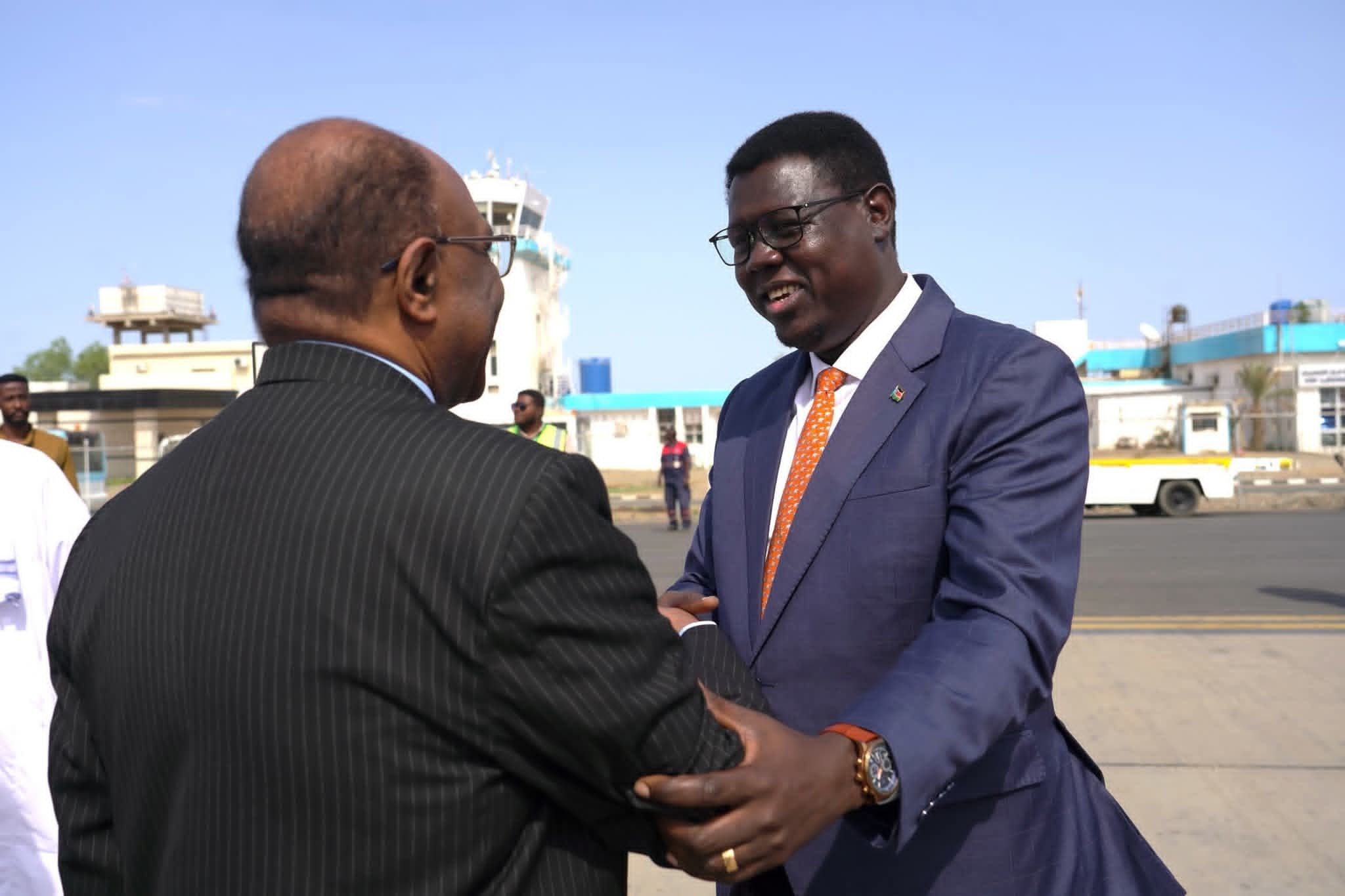 وزير خارجية جنوب السودان يصل البلاد في زيارة رسمية