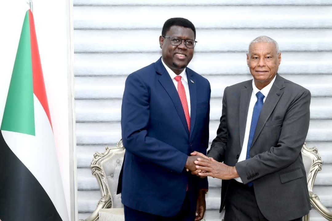 وزير الداخلية يلتقي وزير الخارجية بدولة جنوب السودان واللقاء يستعرض أوجه التعاون والتنسيق بين الجانبين