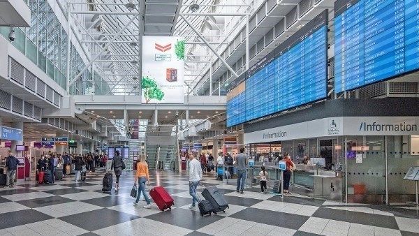 تأجيل الرحلات في مطار ميونخ بعد رصد طائرات مسيرة