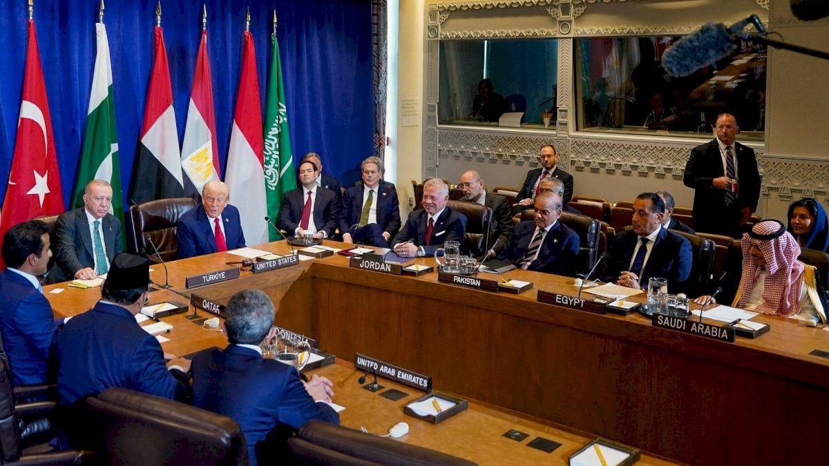 ""الخليج 365"" تنشر النص الكامل لخطة ترامب ورد حماس وخرائط الإنسحاب