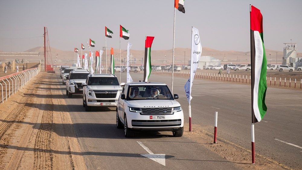 هزاع بن زايد يشهد منافسات ختامي مهرجان العين لسباقات الهجن 2025