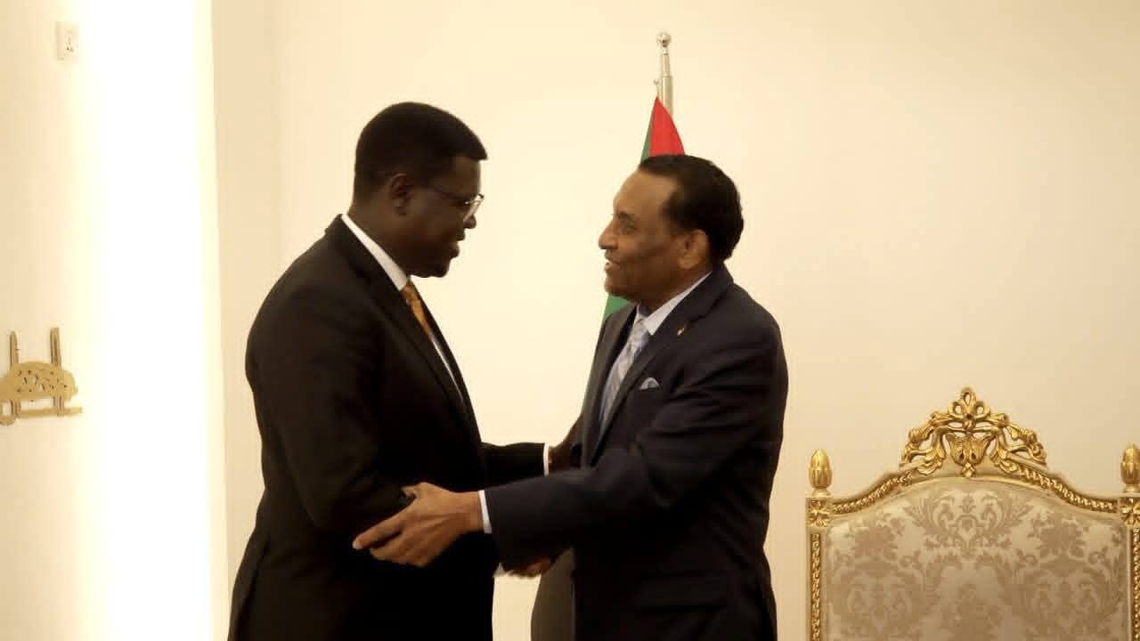 رئيس مجلس الوزراء يلتقي وزير خارجية جنوب السودان