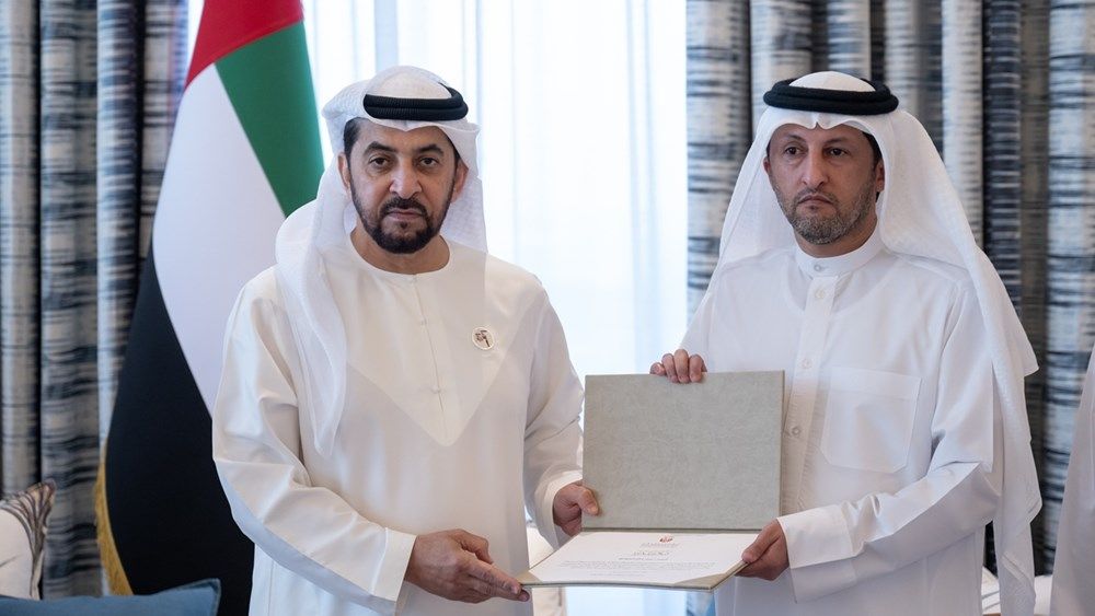 حمدان بن زايد يكرّم داعمي الهلال الأحمر ويستقبل المواطنين في قصر الظنة