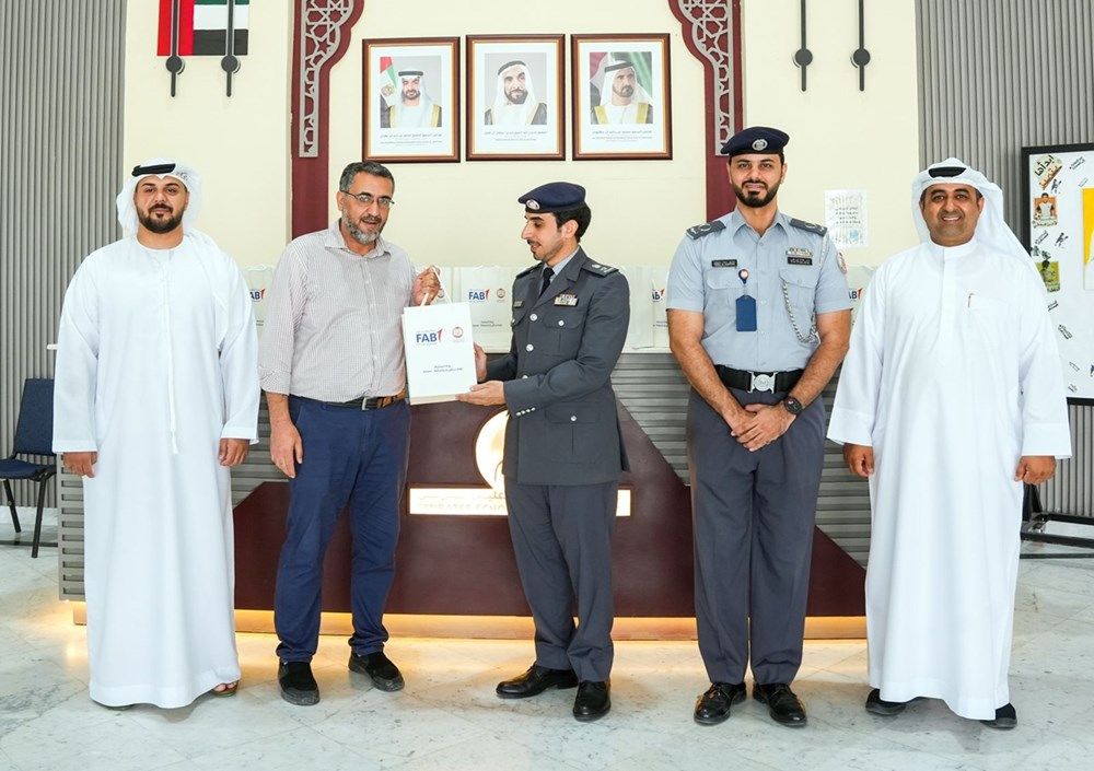 شرطة أبوظبي وبنك أبوظبي الأول يكرمان المعلمين في "يوم المعلم العالمي"