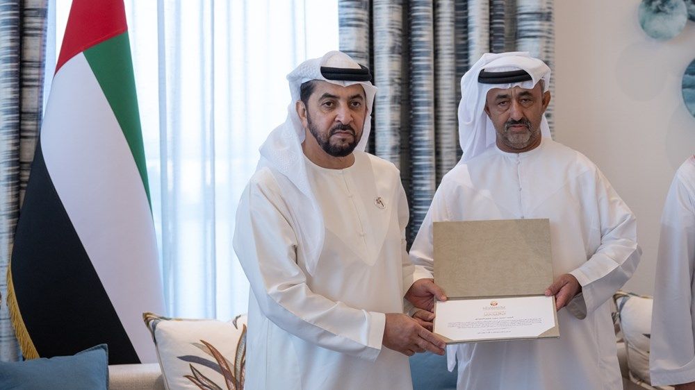 حمدان بن زايد يكرّم داعمي الهلال الأحمر ويستقبل المواطنين في قصر الظنة