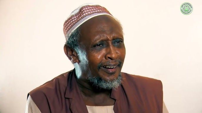 شاهد بالفيديو.. أثار غضب “الثورجية”.. الكوميديان السوداني عبد الله عبد السلام “فضيل” يهاجم وزير التربية والتعليم بسبب كتاب الصف الرابع ويصف ثورة ديسمبر بأنها أسوأ ثورة حدثت في تاريخ السودان