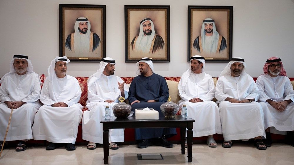 ذياب بن محمد بن زايد يقدِّم واجب العزاء في وفاة سيف راشد النايلي ومحمد فالح الشامسي