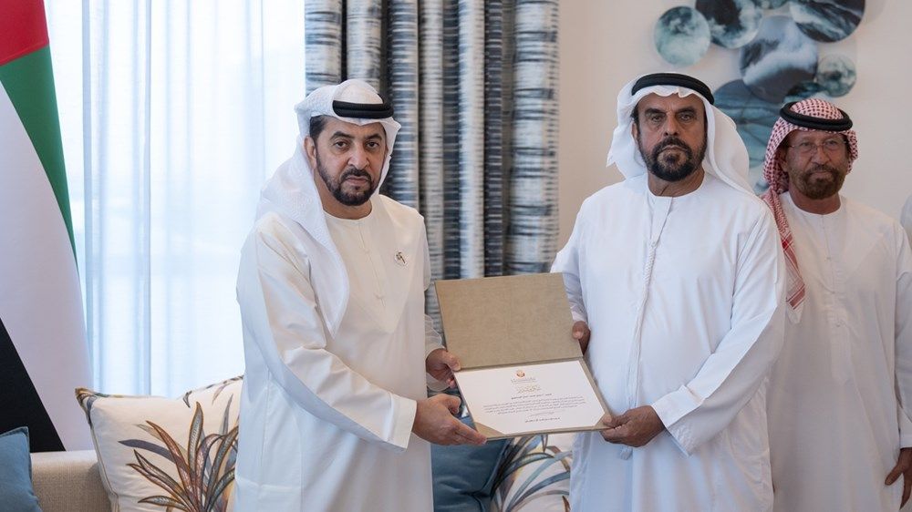 حمدان بن زايد يكرّم داعمي الهلال الأحمر ويستقبل المواطنين في قصر الظنة