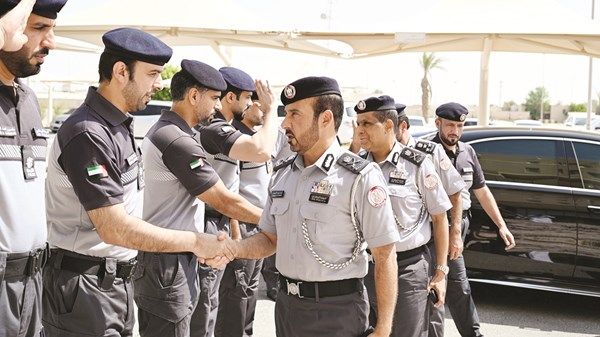 قائد عام شرطة أبوظبي يطلع على سير العمل في مرور منطقة الظفرة