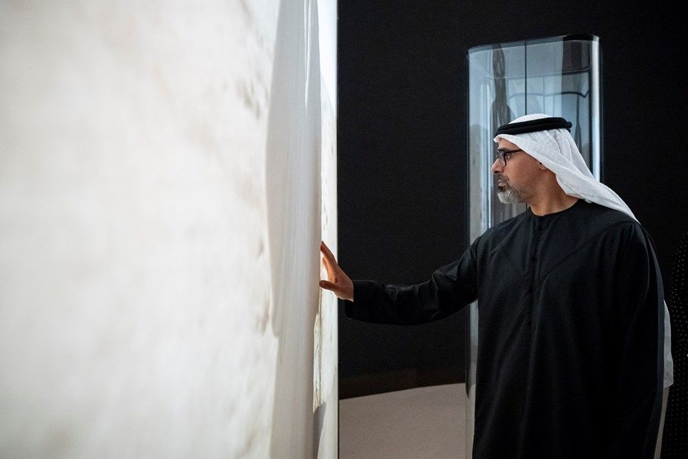 خالد بن محمد بن زايد يتفقد متحف زايد الوطني في المنطقة الثقافية بجزيرة السعديات