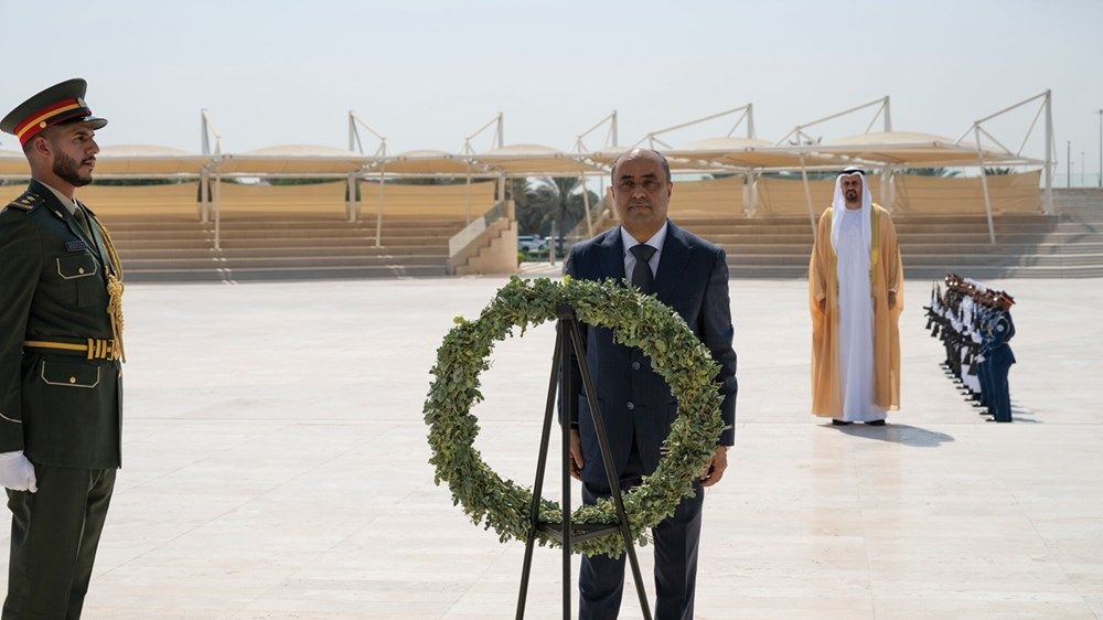 ذياب بن محمد بن زايد يستقبل رئيس الوزراء اليمني في واحة الكرامة