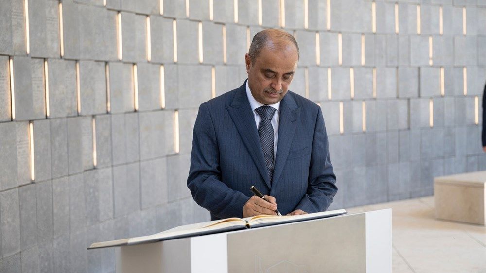 ذياب بن محمد بن زايد يستقبل رئيس الوزراء اليمني في واحة الكرامة