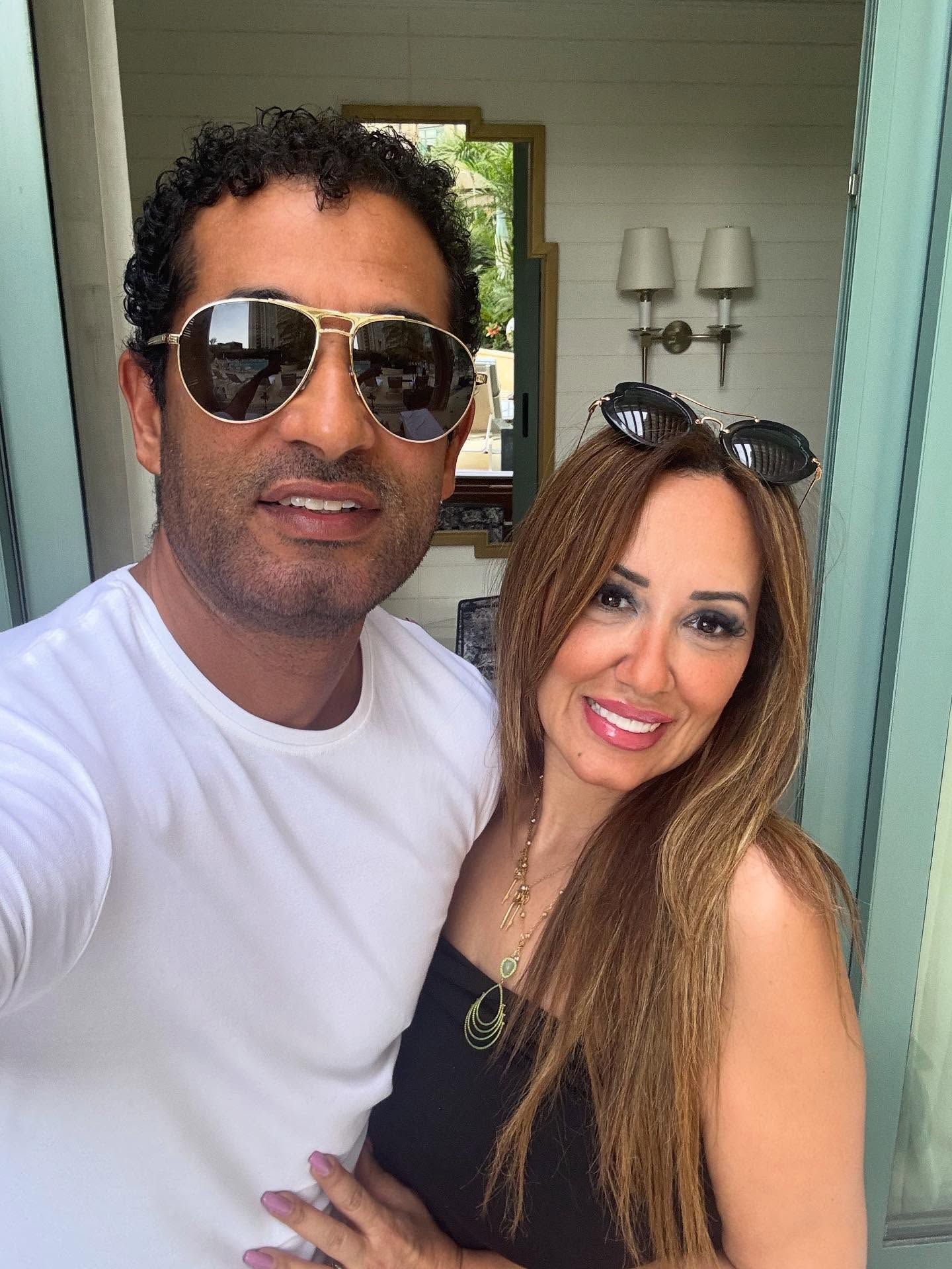 تهنئة عمرو سعد لزوجته تتحوّل إلى حديث المتابعين