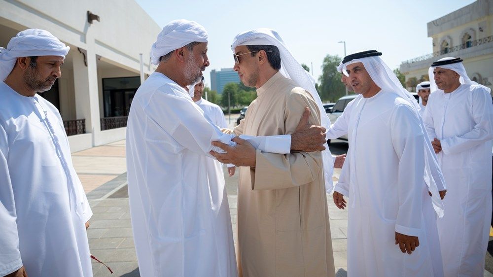 منصور بن زايد يعزي محمد علي عفصان المنصوري في وفاة والدته