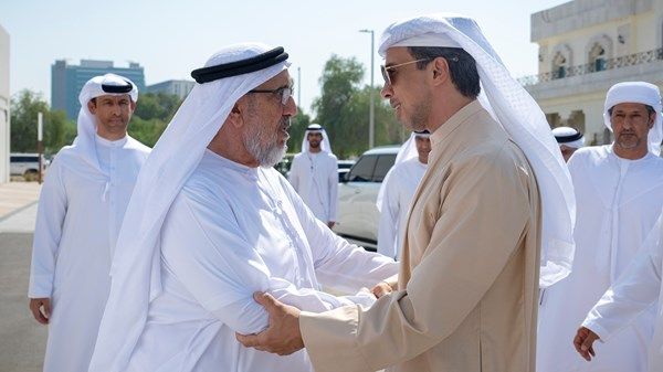 منصور بن زايد يعزي محمد علي عفصان المنصوري في وفاة والدته