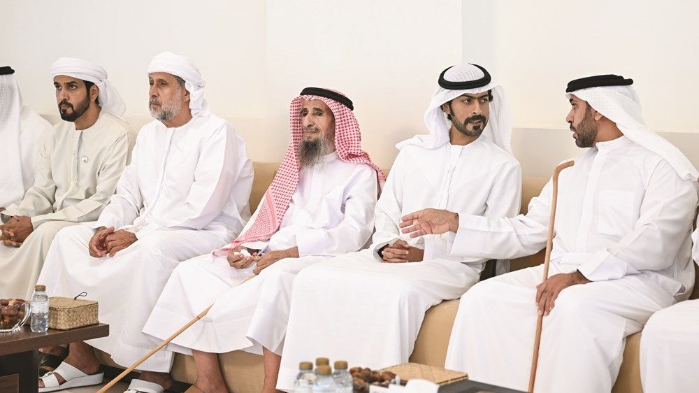 سيف بن زايد وخليفة بن طحنون يعزيان في وفاة وديمة حمد مبارك المنصوري