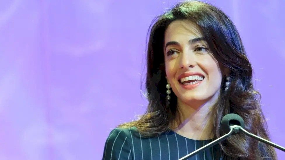 أمل كلوني تطلق مبادرة عالمية لتسليح النساء المهمشات بالذكاء الاصطناعي