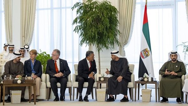 رئيس الدولة يستقبل وفد جامعة ماكغيل الكندية