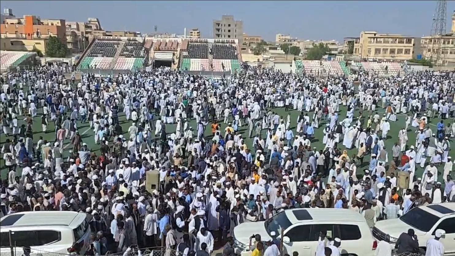 تشييع مهيب لجثمان محمد طاهر أيلا في بورتسودان