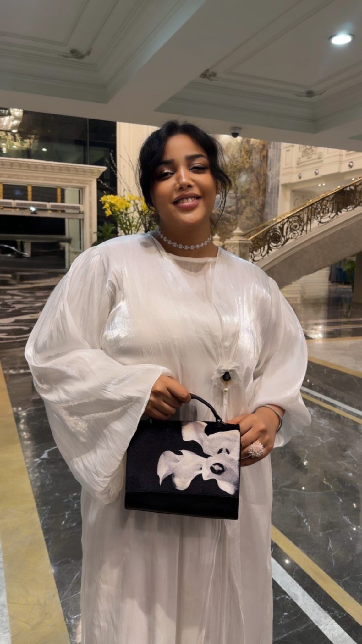 شاهد بالصور.. إبنة الفنانة ندى القلعة الحسناء تبهر المتابعين وتخطف الأضواء في أحدث إطلالة لها والجمهور يتغزل: (القلعة عندما كانت في عمرها لم تكن بكل هذا الجمال)