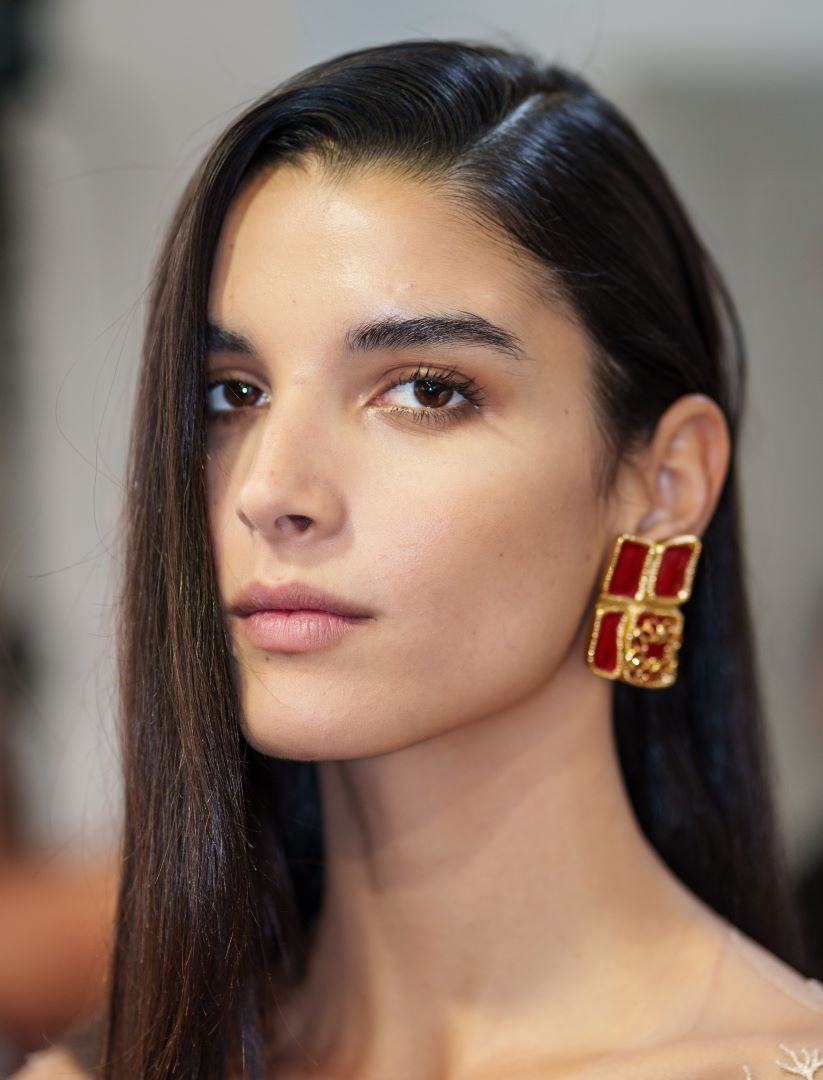 ألوان مكياج تناسب البشرة البرونزية... سر الأناقة والرقي