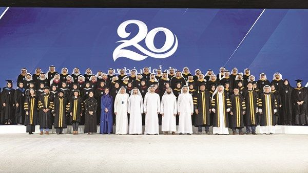 منصور بن محمد يشهد تخريج طلبة الماجستير في كلية محمد بن راشد للإدارة الحكومية