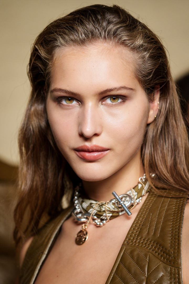 ألوان مكياج تناسب البشرة البرونزية... سر الأناقة والرقي