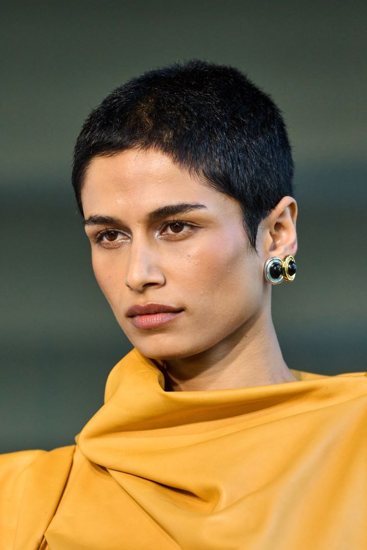 ألوان مكياج تناسب البشرة البرونزية... سر الأناقة والرقي