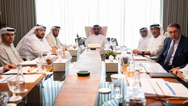 طحنون بن زايد يترأس اجتماع مجلس إدارة "القابضة" (ADQ)