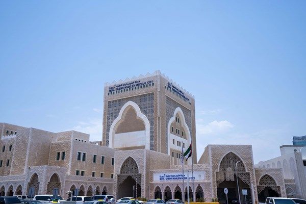 إنقاذ حياة طفلة من عدوى نادرة بالجمجمة في "خليفة الطبية"