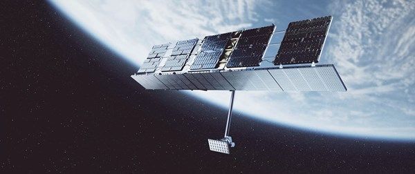 "سبيس 42" تشحن أول ثلاثة أقمار اصطناعية رادارية مُجمعة ومختبرة بالإمارات إلى الولايات المتحدة