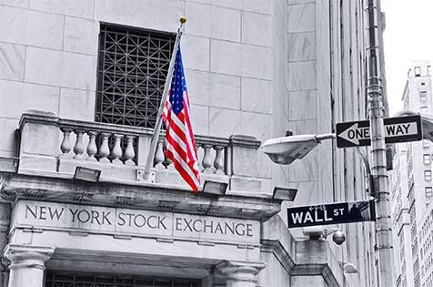 الأسهم الأمريكية تتخلى عن مستوياتها القياسية لتغلق على انخفاض