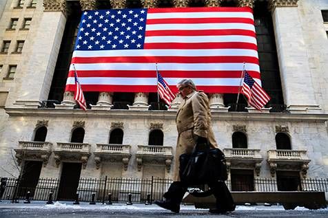 الداو جونز يهبط بحوالي 900 نقطة وناسداك يغلق منخفضاً 3.5%