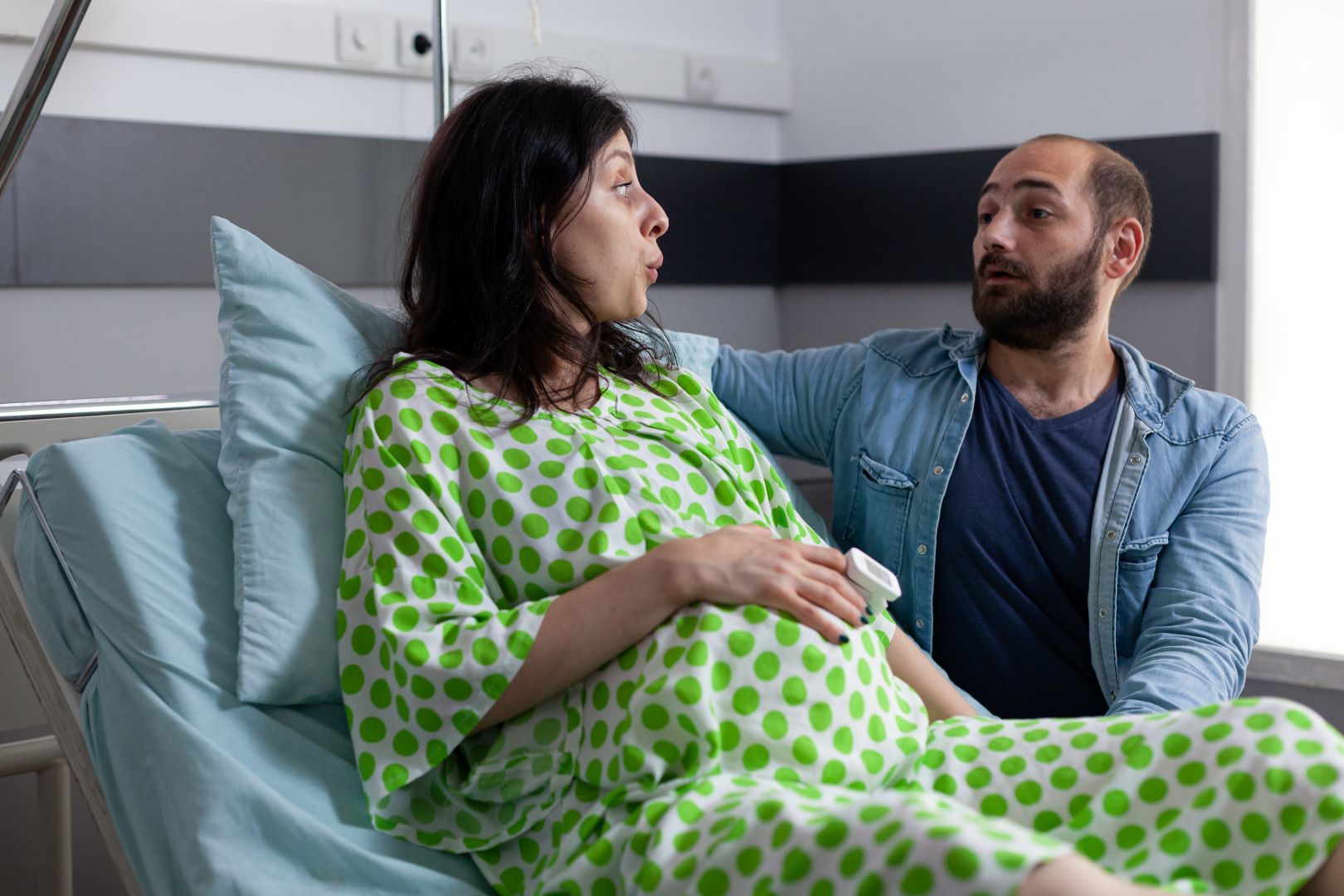 كم عدد حبات التمر المسموح بها للحامل خصوصاً في الشهر التاسع لتسهيل الولادة؟