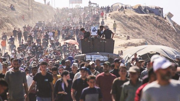 آلاف النازحين يعودون إلى مدينة غزة وشمال القطاع