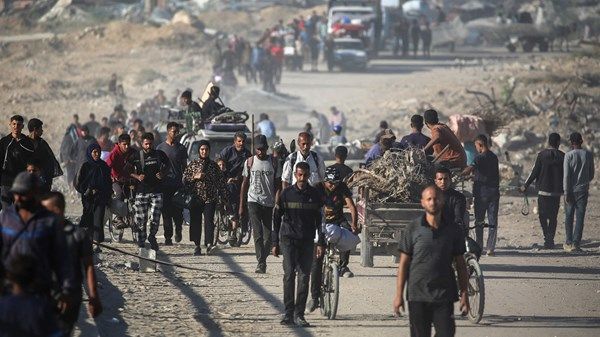 الآلاف يعودون إلى غزة مع صمود وقف إطلاق النار