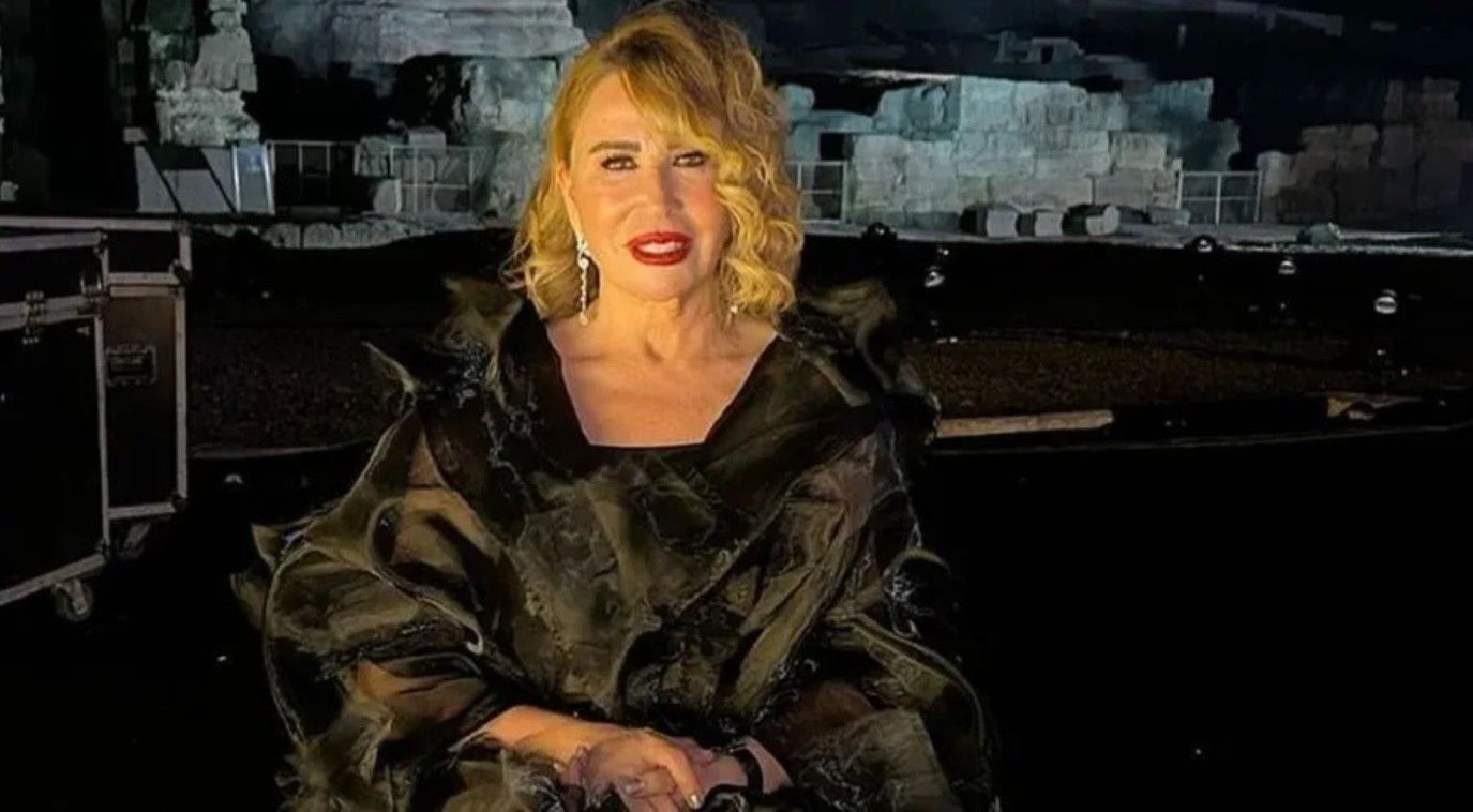 بحضور يسرا وإلهام شاهين وزغرودة هالة صدقي .. إيناس الدغيدي تحتفل بعقد قرانها وهكذا أطلت!