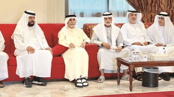نهيان بن مبارك يعزي بوفاة زوجة عبد الله عباس في العين