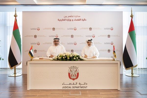 "الخارجية" و"قضاء أبوظبي" تفعلان الربط الرقمي لتصديق عقود الزواج