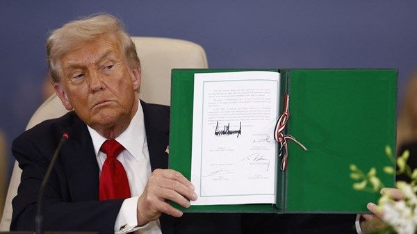 الوسطاء يوقعون وثيقة اتفاق غزة