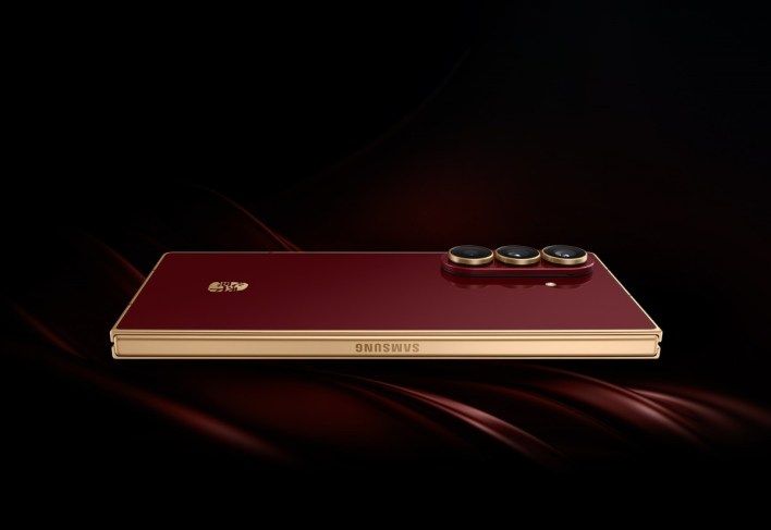 تكنولوجيا: إطلاق Samsung W26 في الصين بدعم اتصال عبر الأقمار الصناعية وتصميم فاخر
